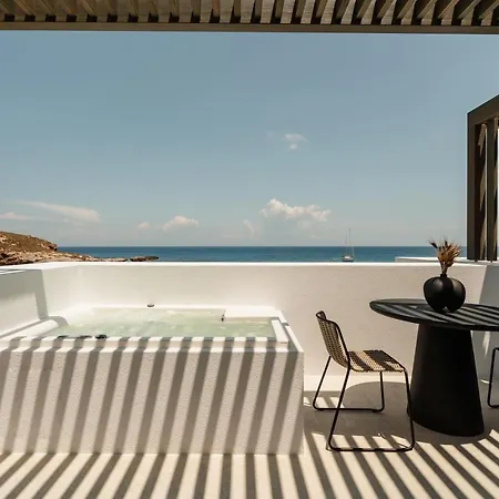 فندق Naxos Rhyton 4*