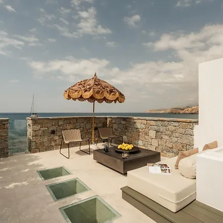 Naxos Rhyton 4*