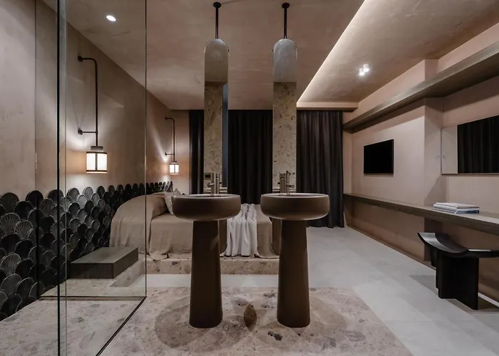 Hotel Naxos Rhyton 4*