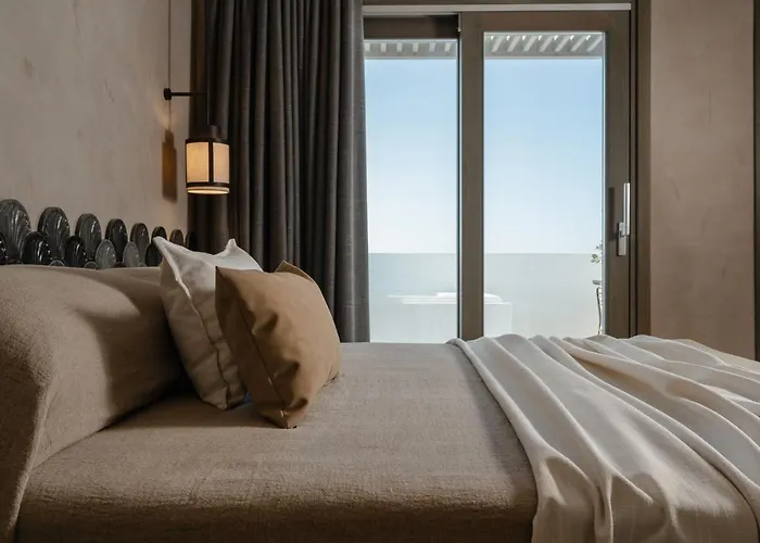 Naxos Rhyton Otel 4*