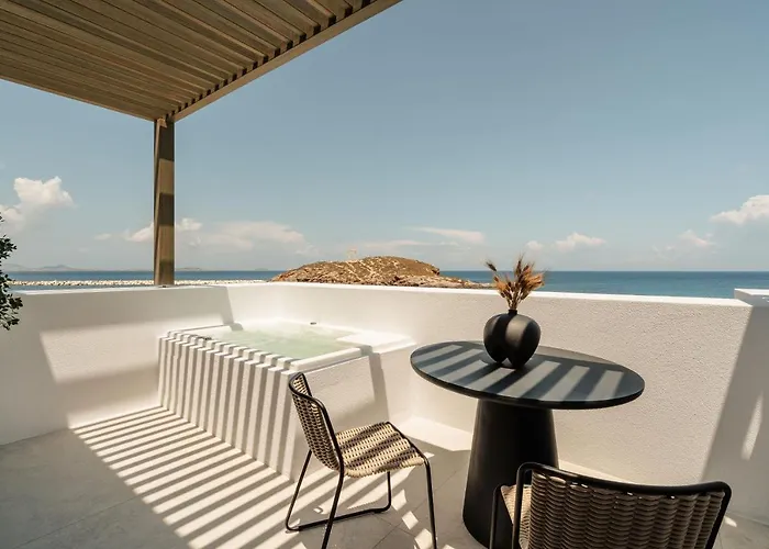 Hotel Naxos Rhyton 4*