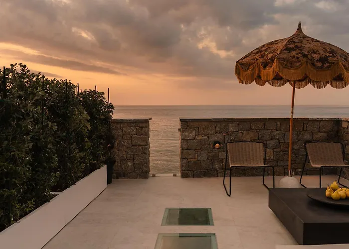 Hotel Naxos Rhyton 4*