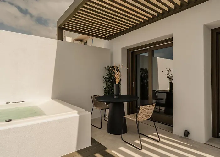 Hotel Naxos Rhyton